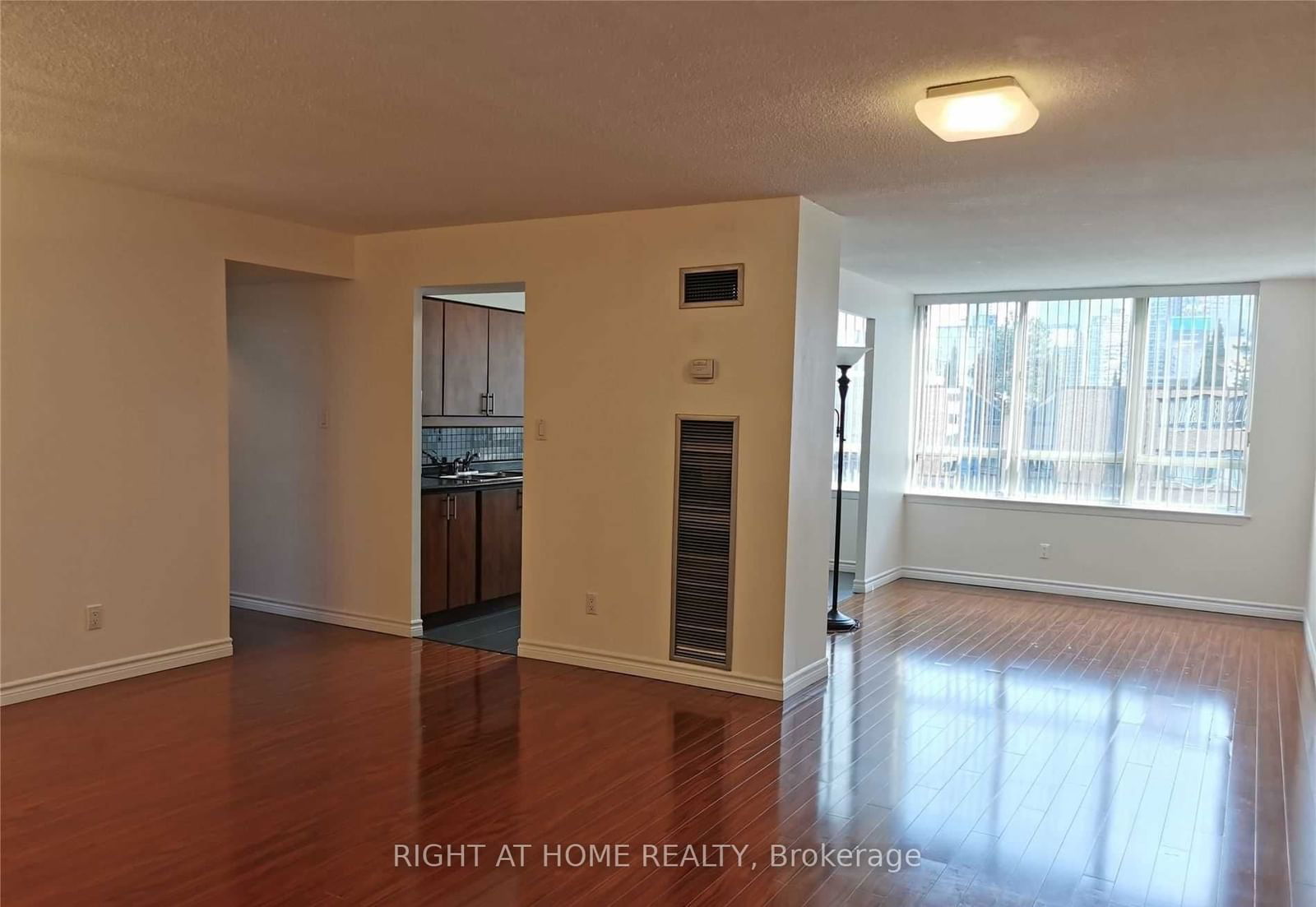 633 Bay St, unit 1407 for sale