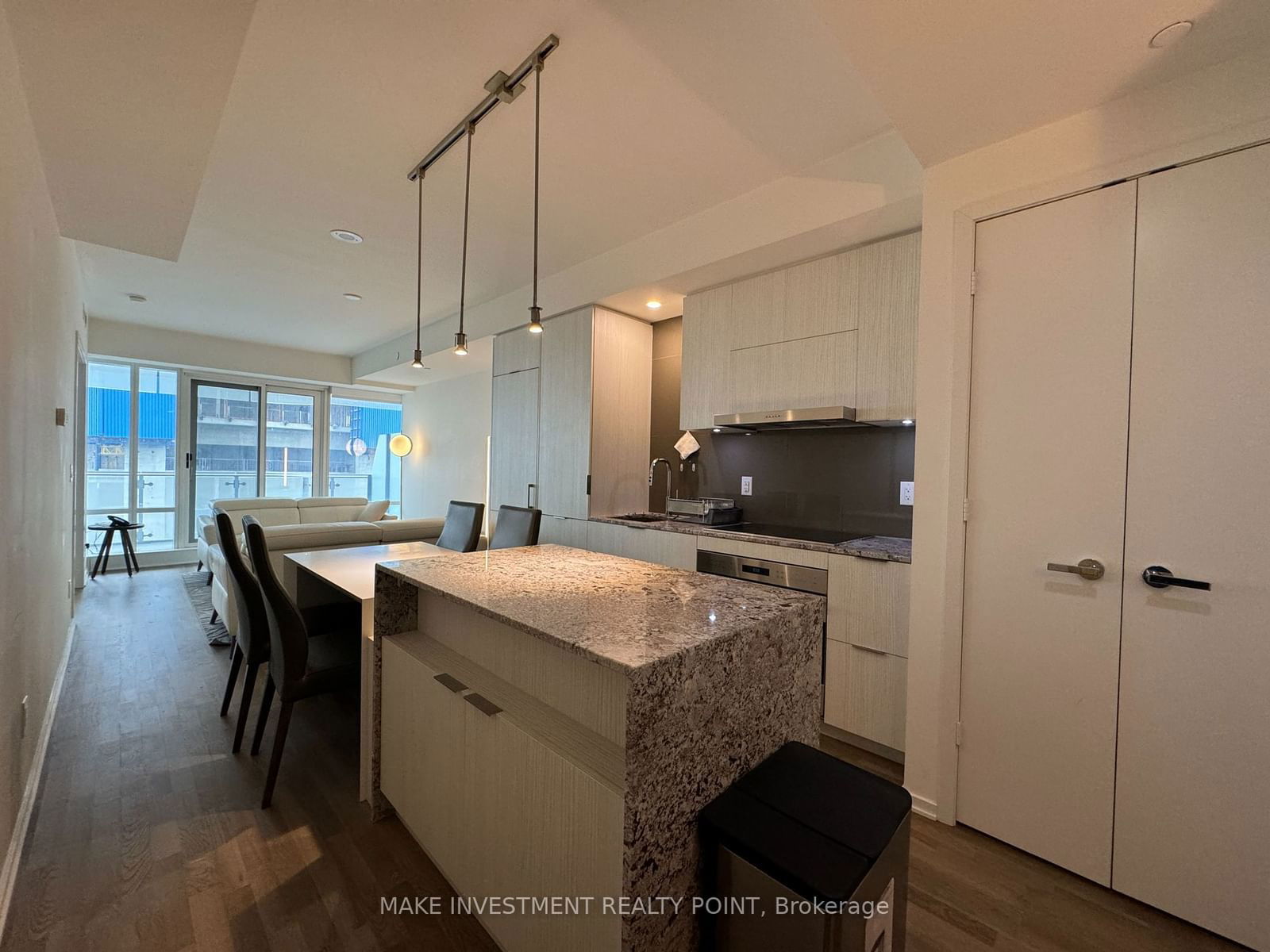 1 Bloor St E, unit 6307 for rent - image #4