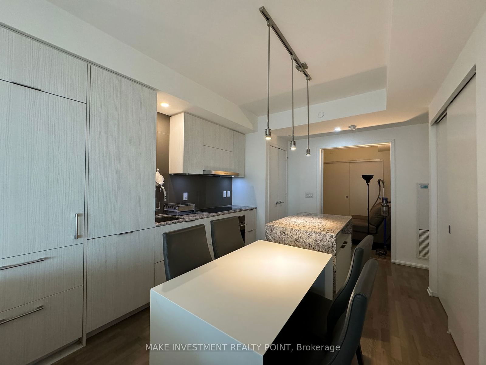 1 Bloor St E, unit 6307 for rent - image #7