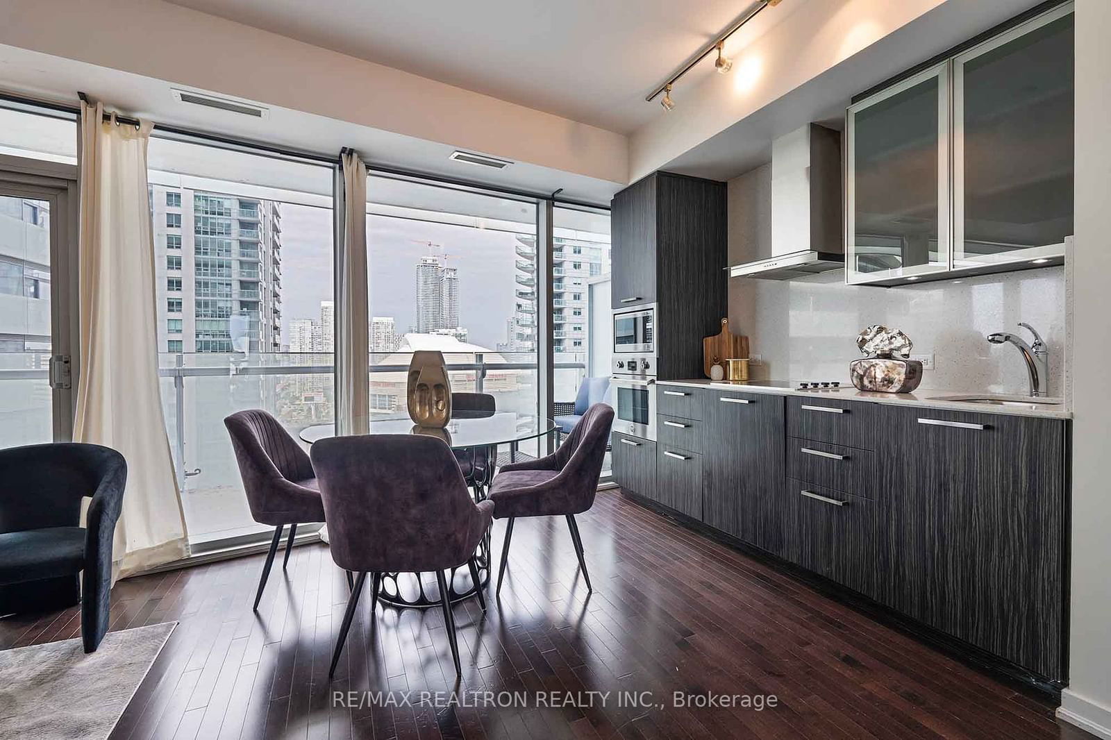 14 York St, unit 1906 for sale - image #7