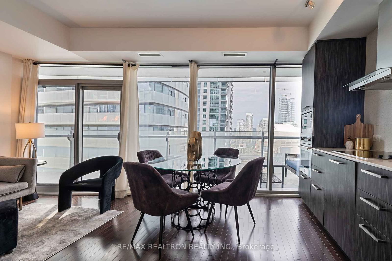 14 York St, unit 1906 for sale - image #8