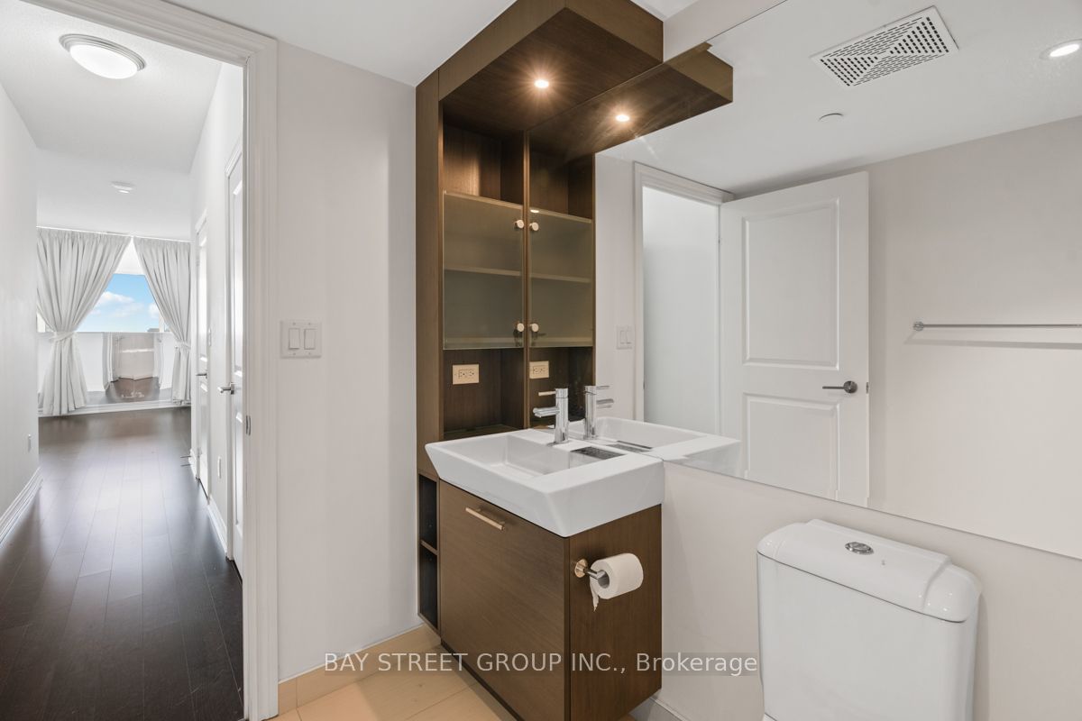 386 Yonge St, unit 5709 for rent - image #22