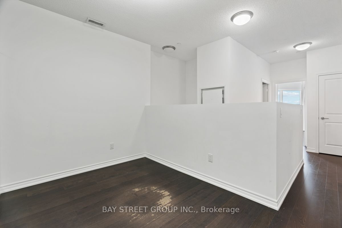 386 Yonge St, unit 5709 for rent - image #29