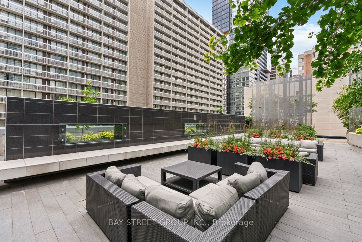 386 Yonge St, unit 5709 for rent - image #6