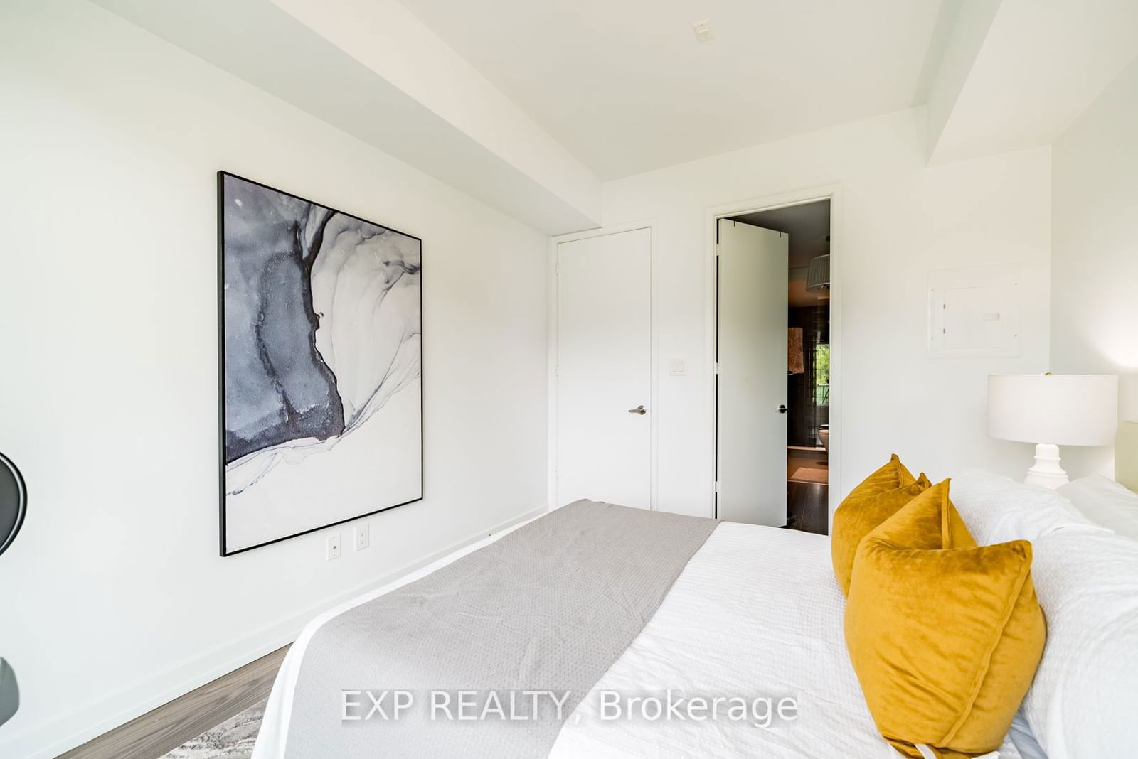 377 Madison Ave, unit 611 for sale - image #16