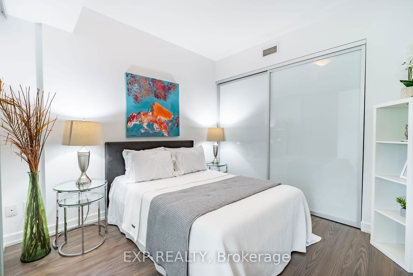 377 Madison Ave, unit 611 for sale - image #19