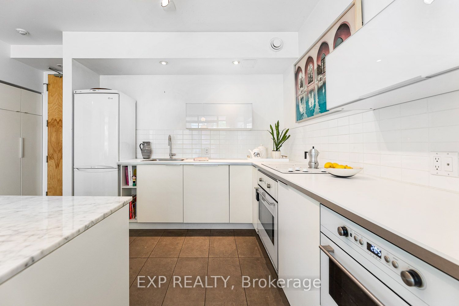 301 Markham St, unit 203 for sale - image #12