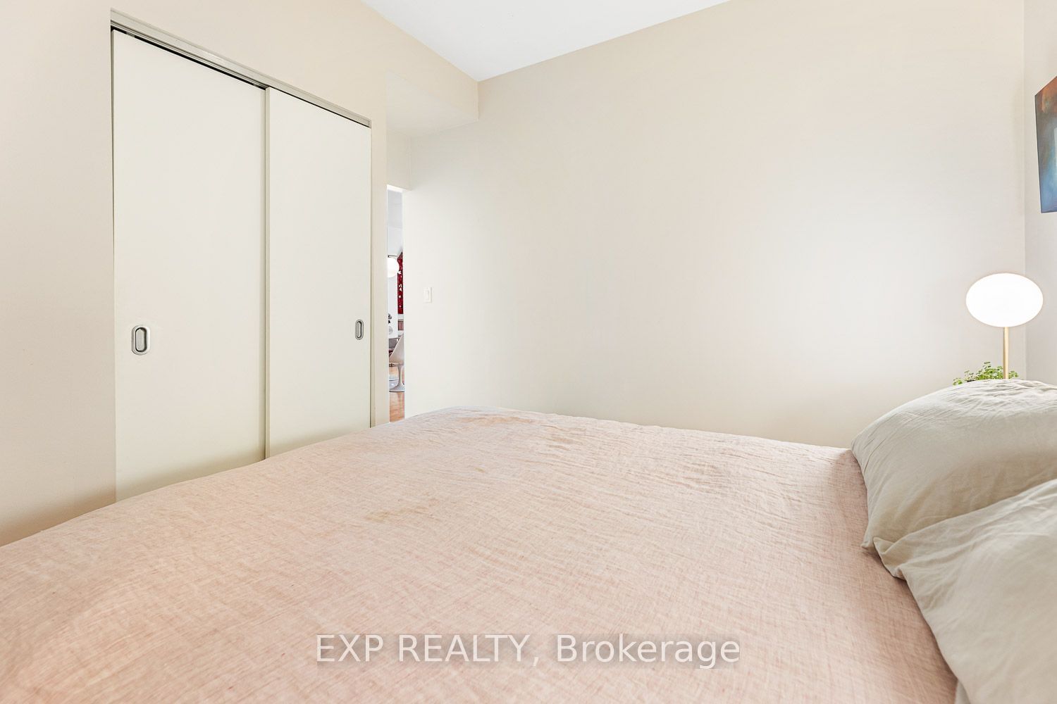 301 Markham St, unit 203 for sale - image #23