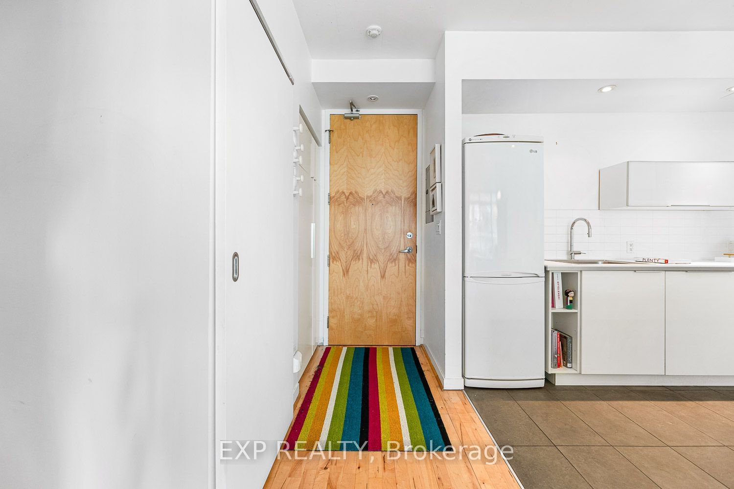 301 Markham St, unit 203 for sale - image #6