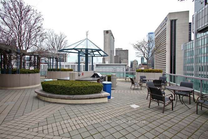 168 Simcoe St, unit 820 for rent - image #4