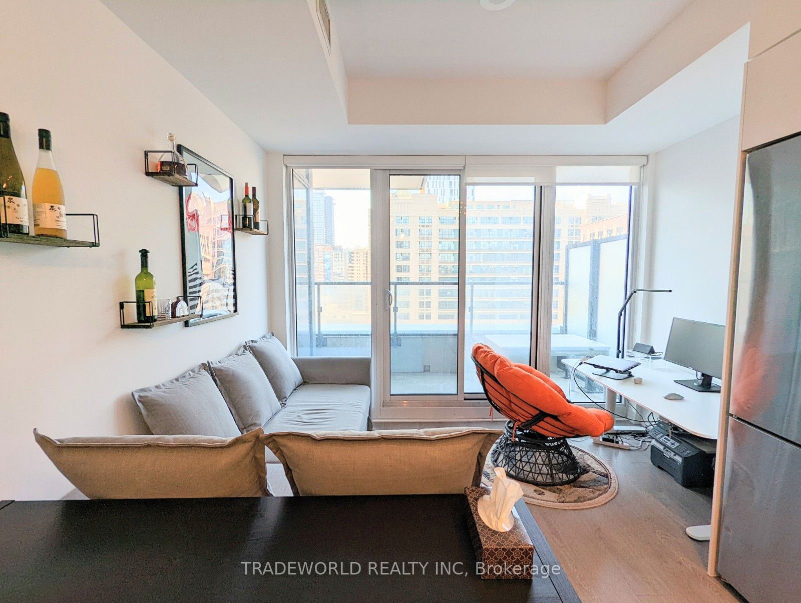 251 Jarvis St, unit 932 for rent - image #2