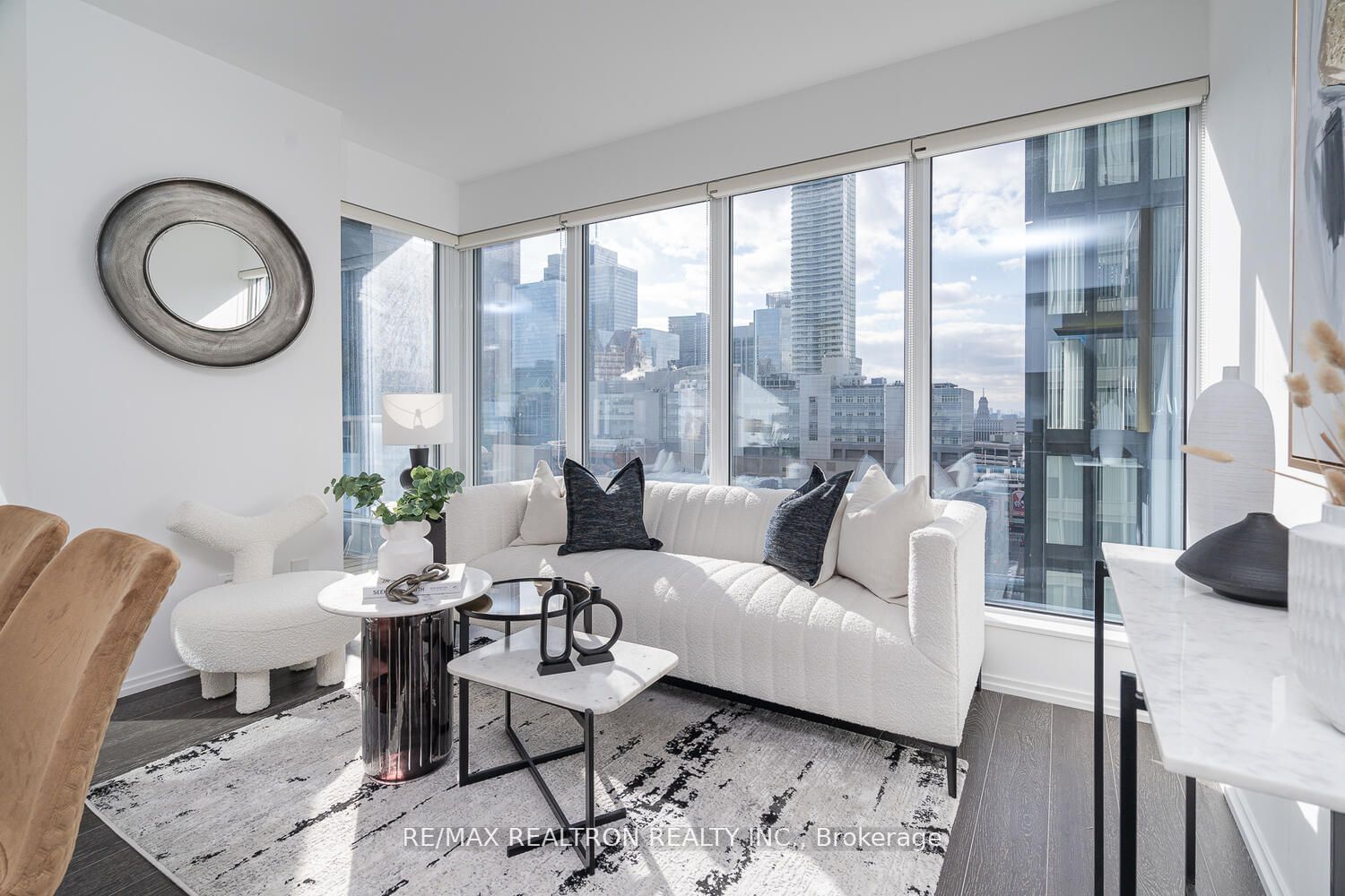 68 Shuter St, unit 2305 for sale - image #2