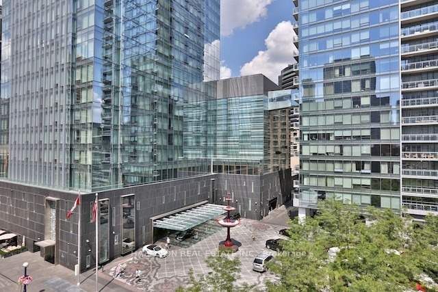 55 Scollard St, unit 801 for sale - image #2