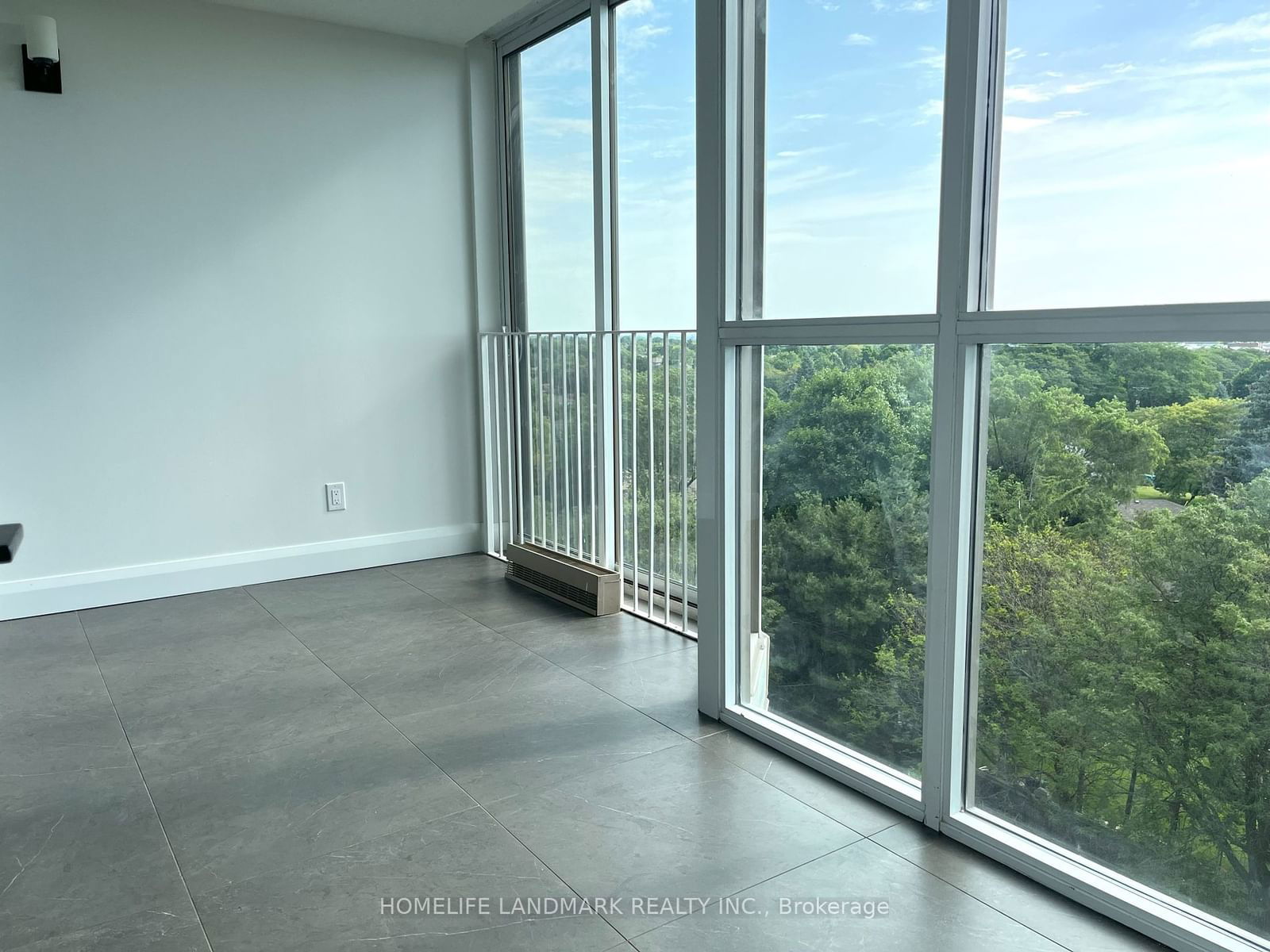 5795 Yonge St, unit 812 for rent - image #2