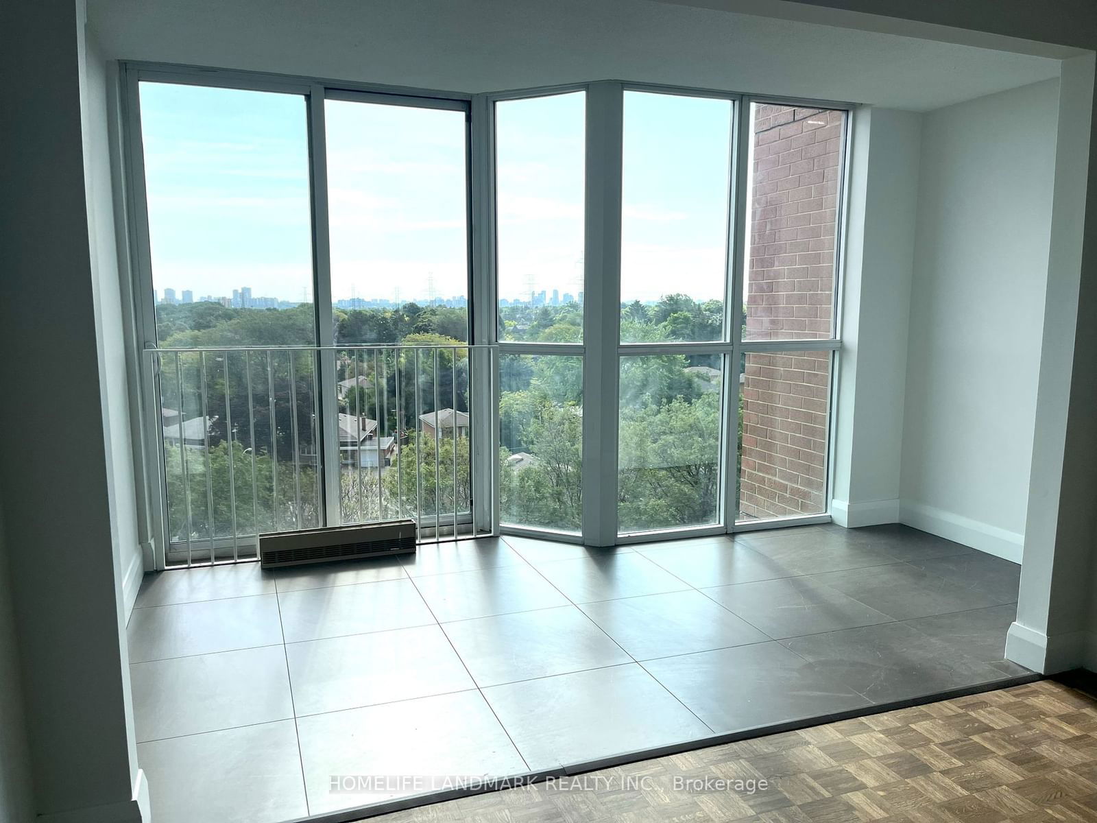 5795 Yonge St, unit 812 for rent - image #3