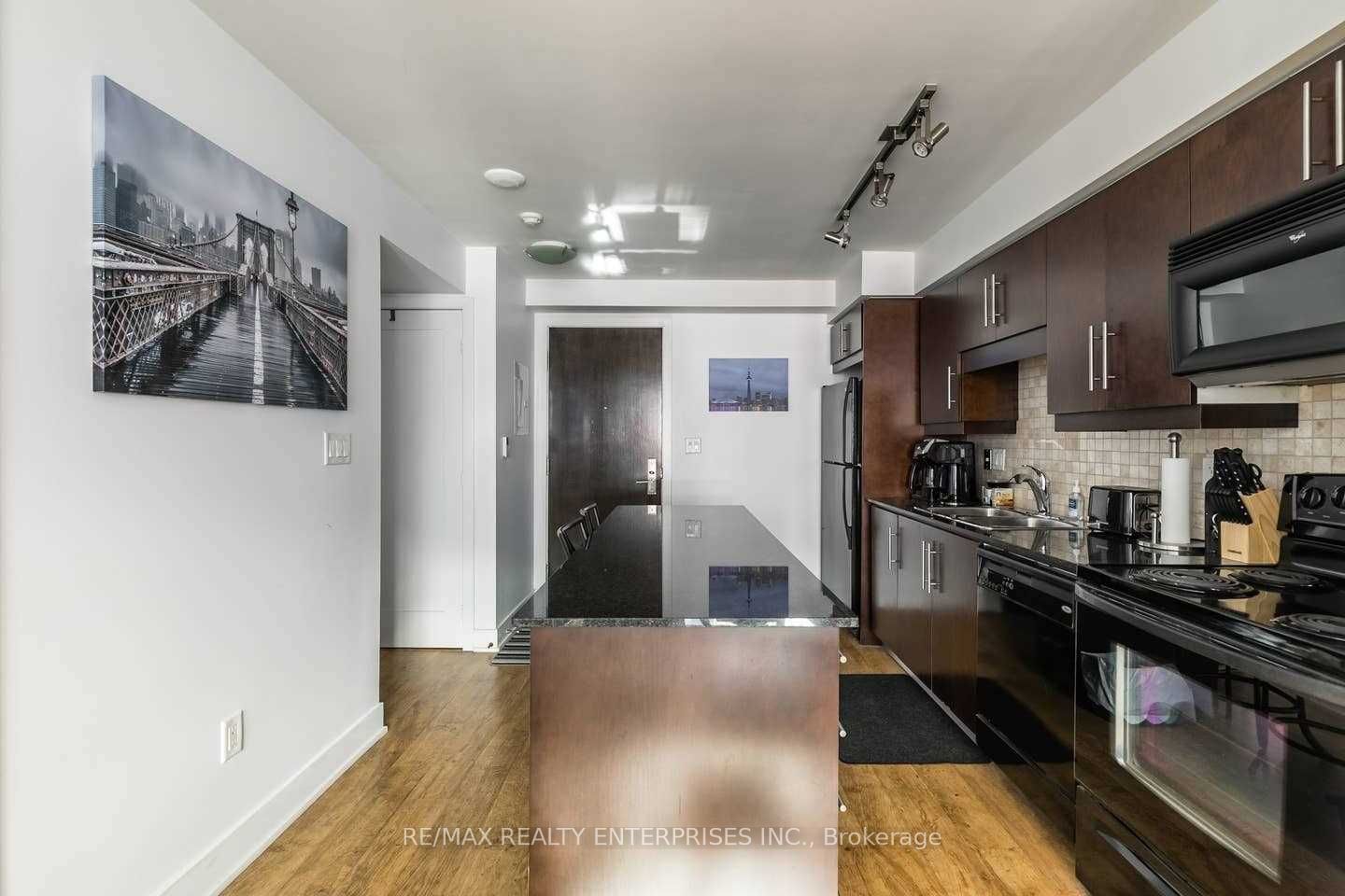 20 Blue Jays Way, unit 1109 for rent - image #6