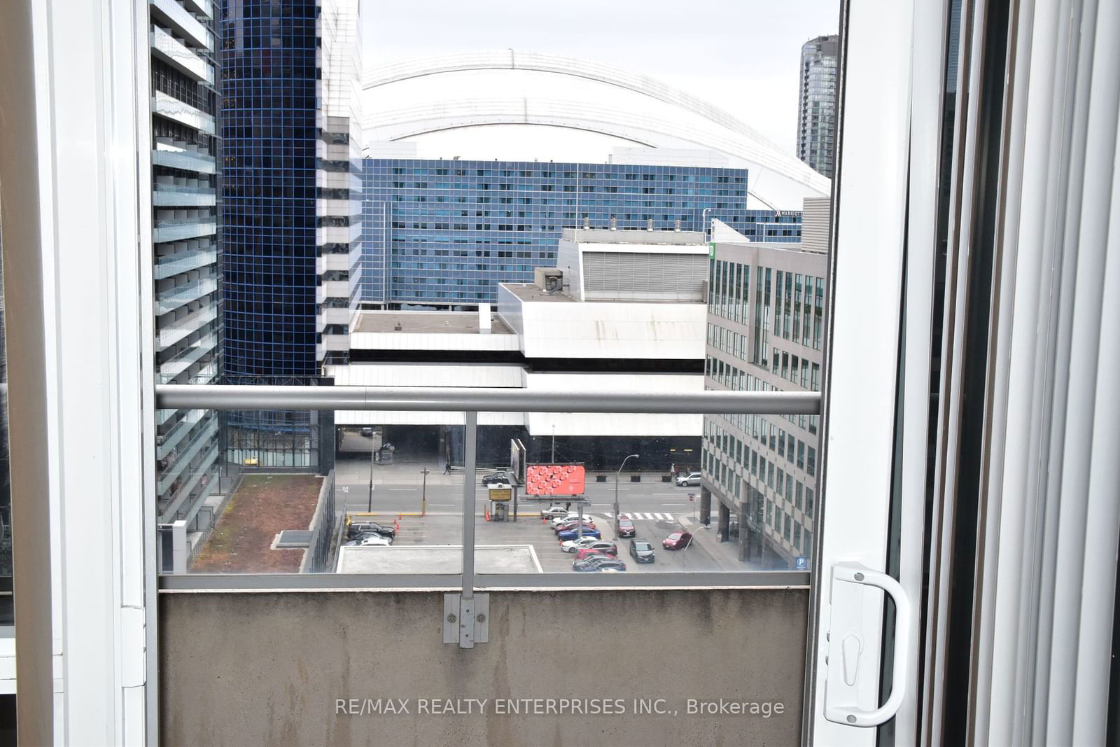 250 Wellington St W, unit 1435 for rent