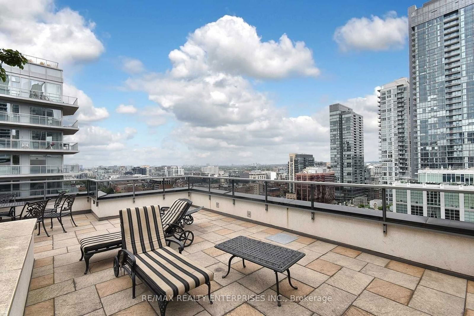 20 Blue Jays Way, unit 909 for rent - image #32