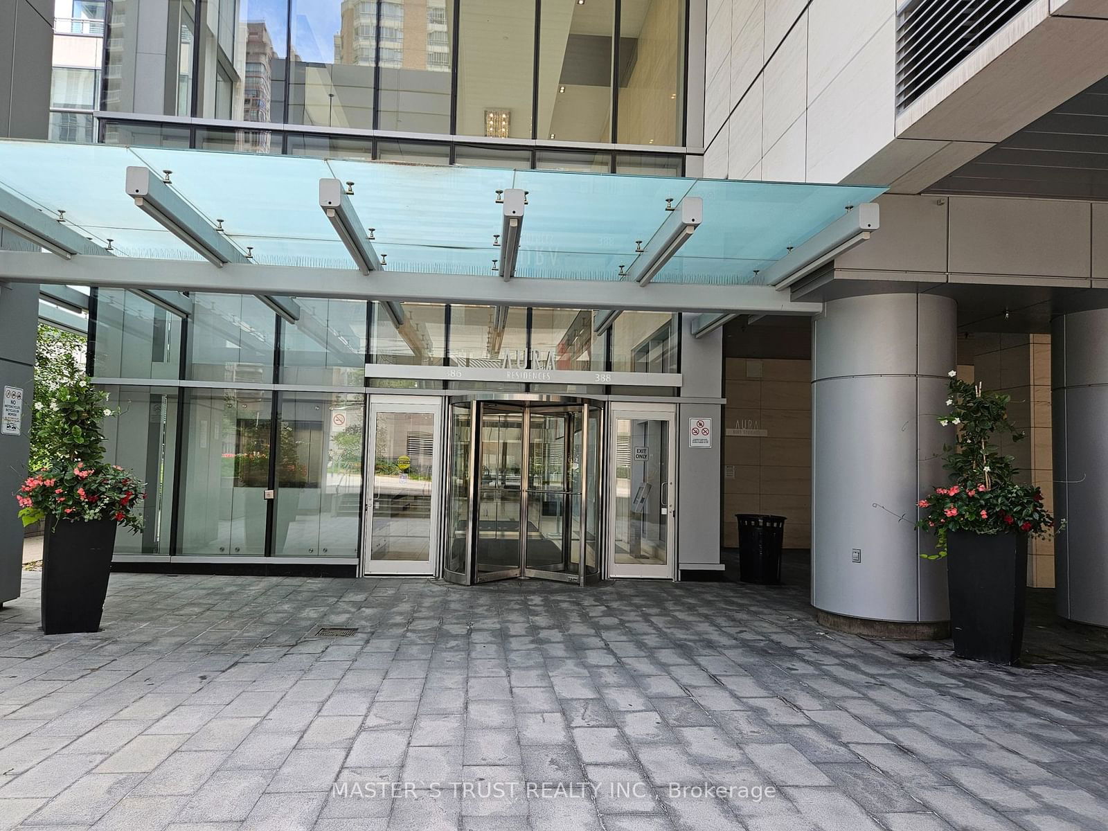 386 Yonge St, unit 4604 for sale