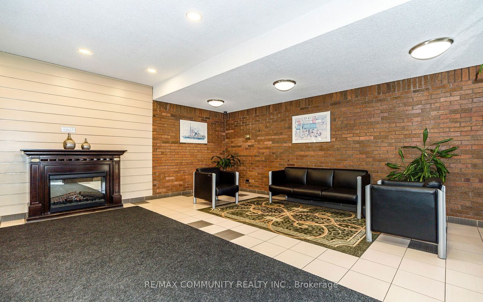 40 Sunrise Ave, unit 104 for sale