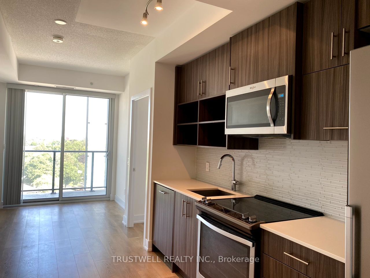 128 Fairview Mall Dr, unit 906 for rent - image #9