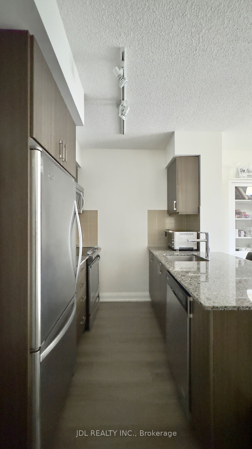 18 Graydon Hall Dr, unit 807 for rent - image #9