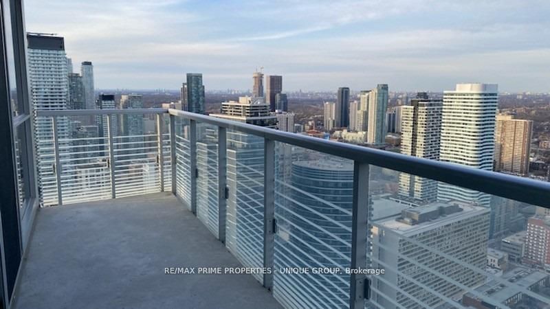 386 Yonge St, unit 4302 for sale