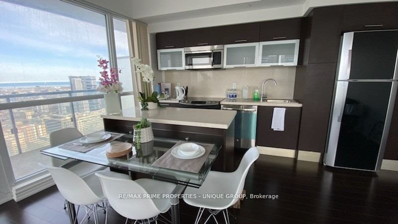 386 Yonge St, unit 4302 for sale