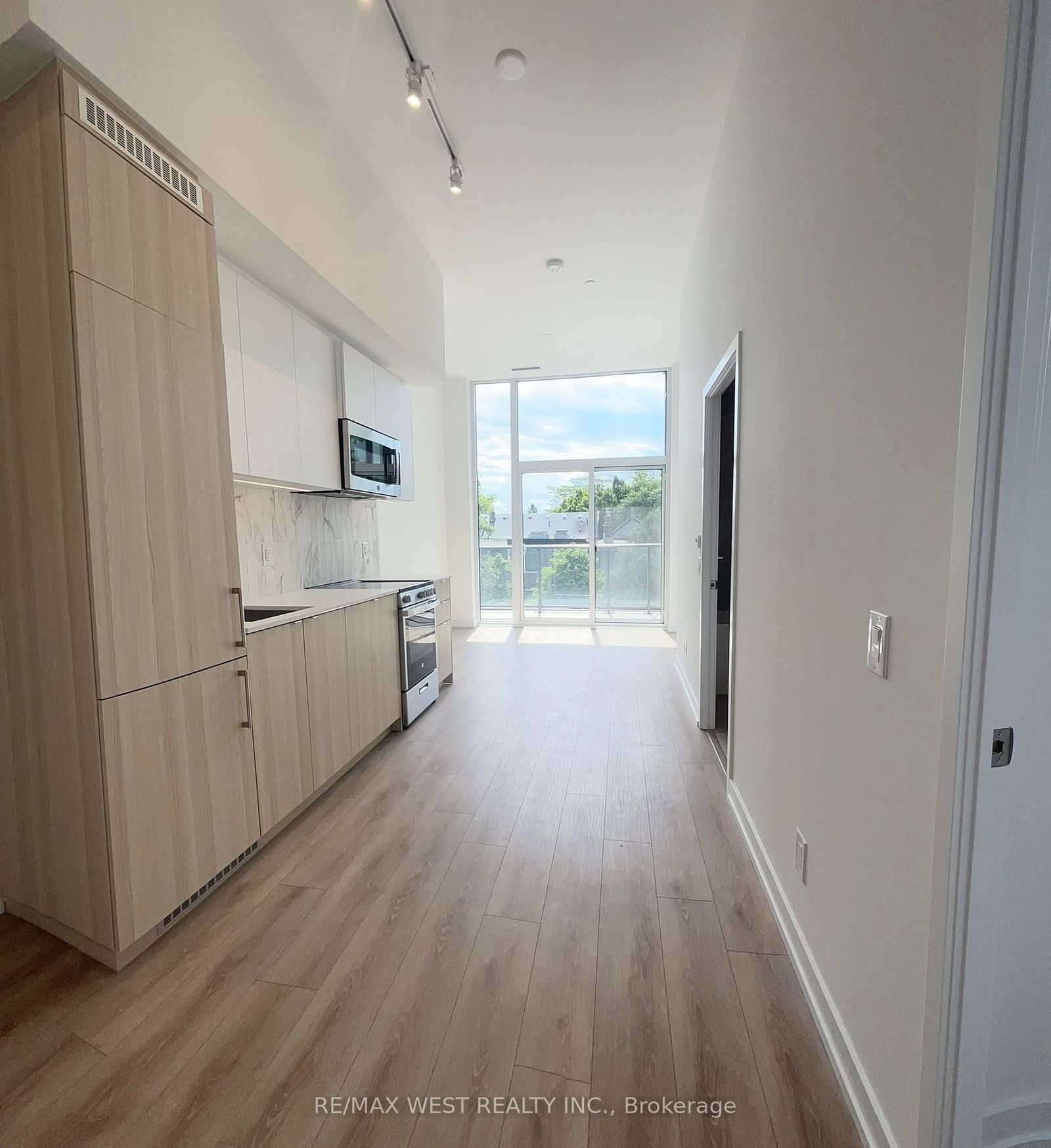 500 Dupont St, unit 216 for sale - image #7