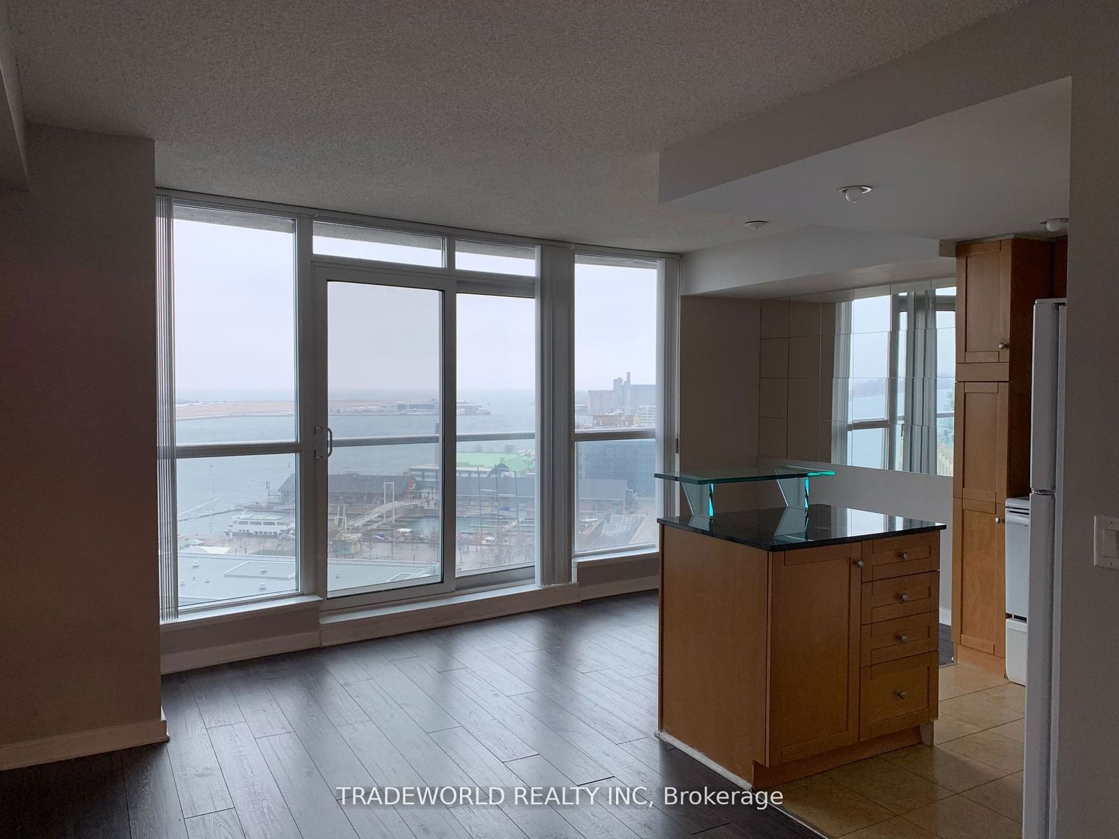 208 Queens Quay W, unit 1709 for rent - image #2