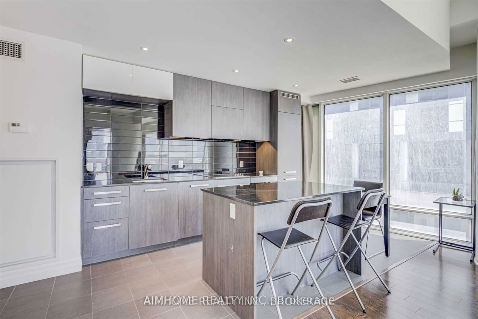 8 The Esplanade St, unit 602 for rent