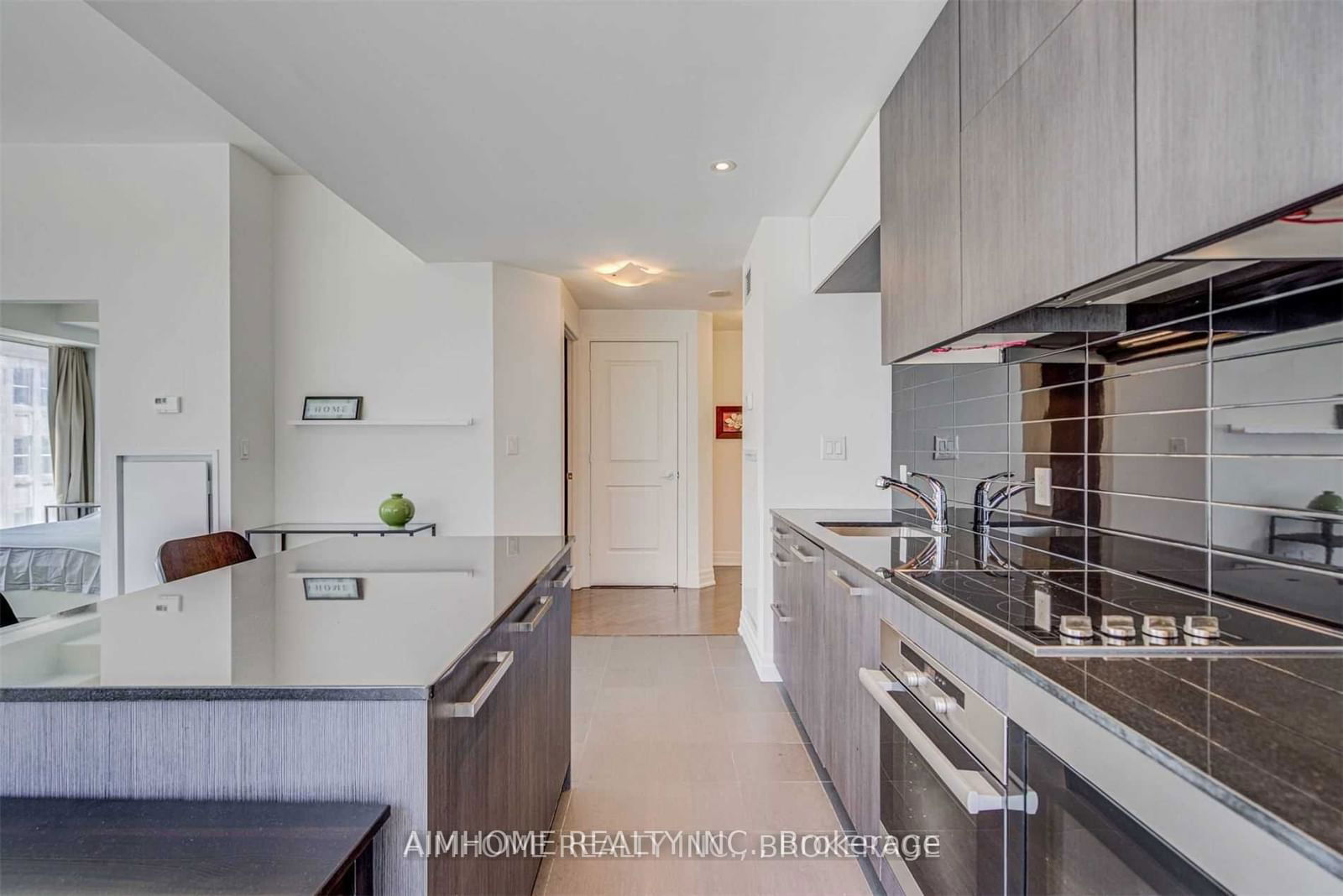 8 The Esplanade St, unit 602 for rent