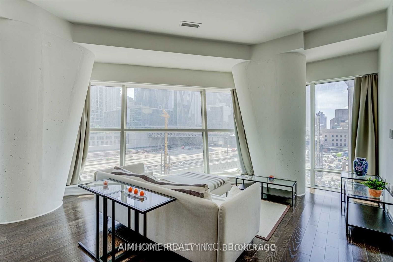 8 The Esplanade St, unit 602 for rent