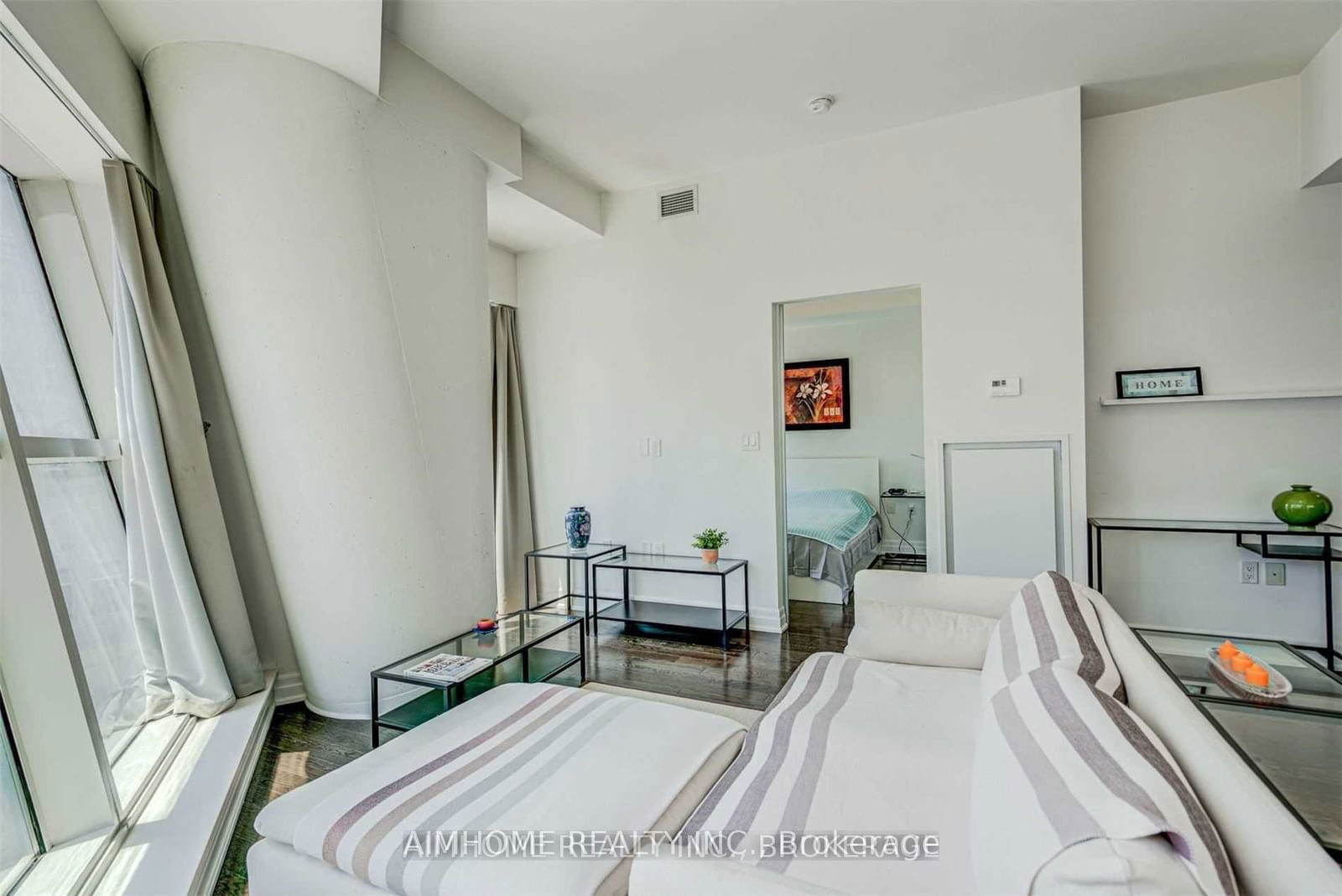 8 The Esplanade St, unit 602 for rent