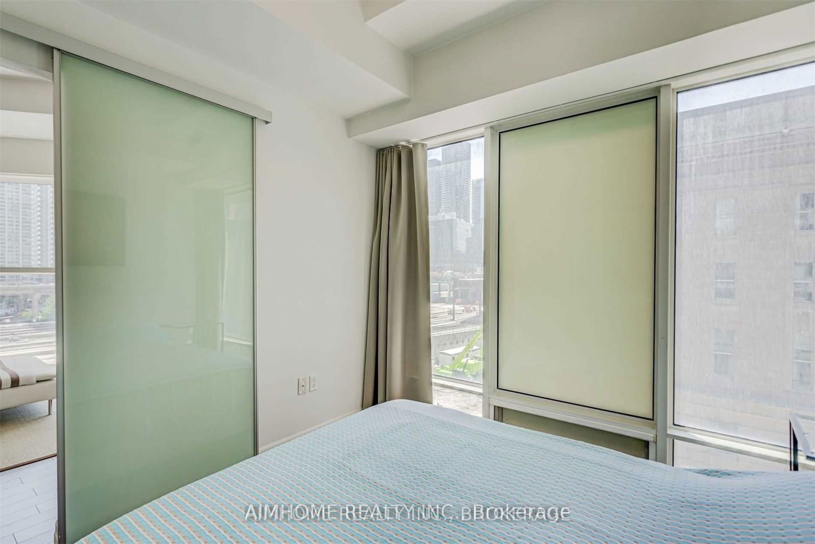 8 The Esplanade St, unit 602 for rent