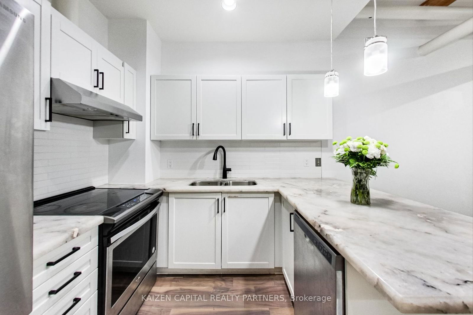 90 Sherbourne St, unit 103 for rent - image #2