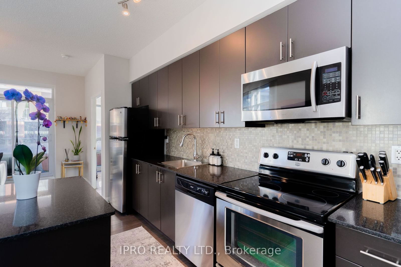 15 Bruyeres Mews, unit 414 for sale - image #6