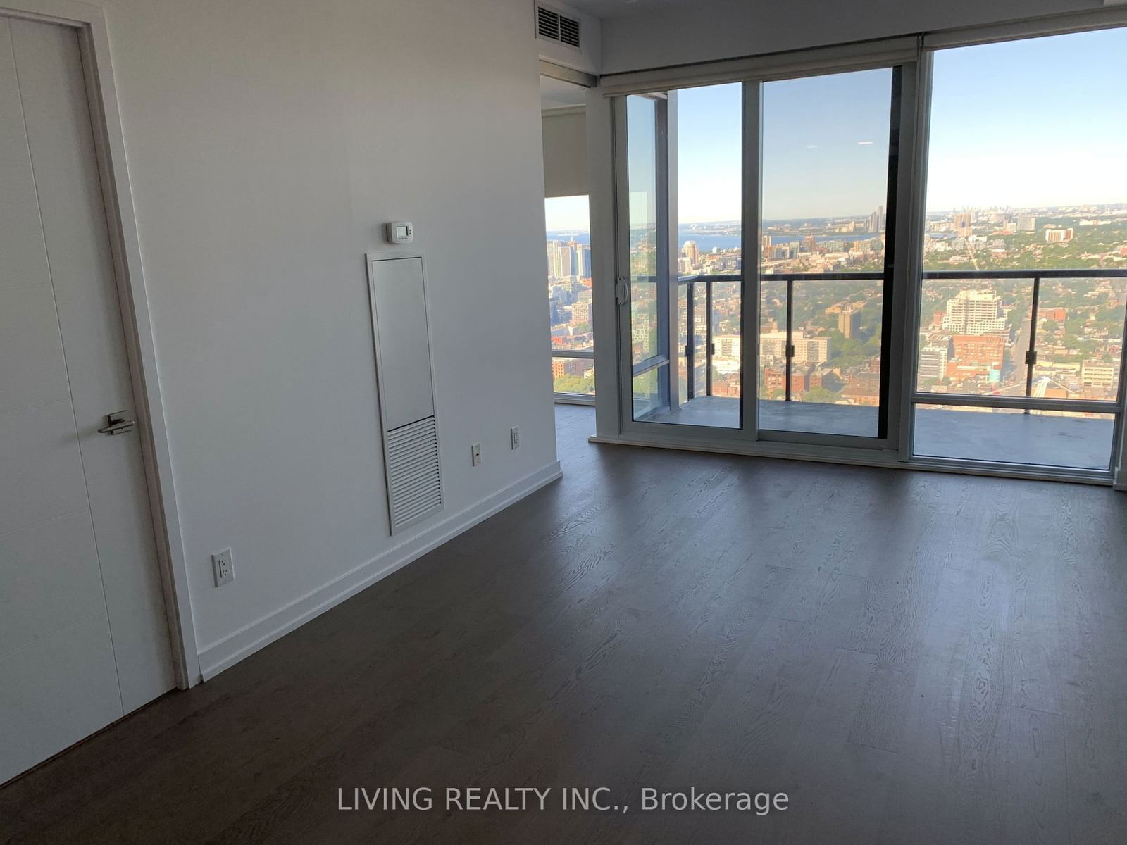 488 University Ave, unit 3911 for sale