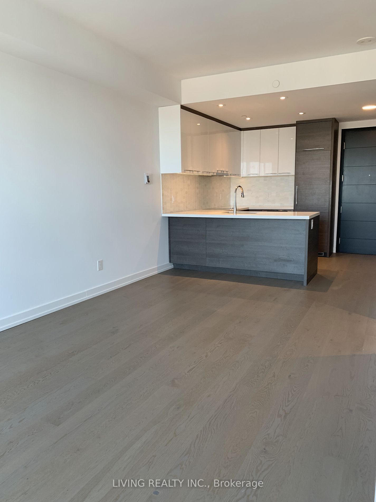 488 University Ave, unit 3911 for sale