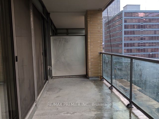 18 Yorkville Ave, unit 409 for rent - image #13