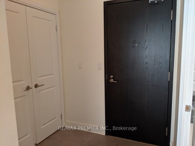 18 Yorkville Ave, unit 409 for rent - image #2