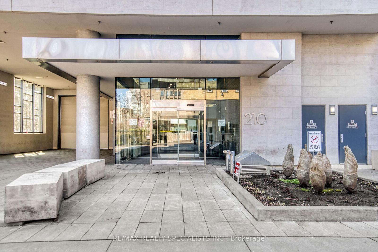 210 Simcoe St, unit 605 for sale