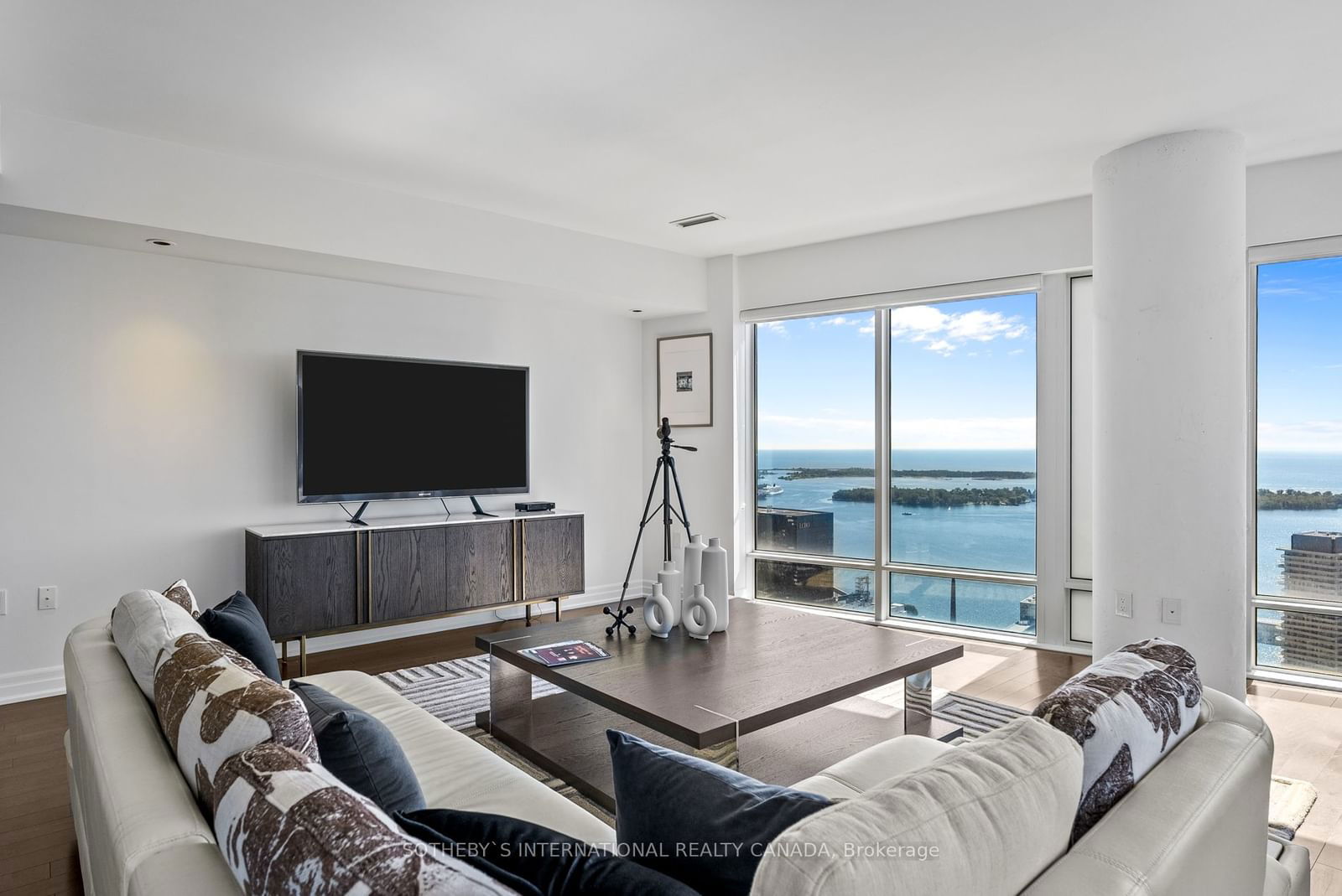 8 The Esplanade, unit 5302 for rent