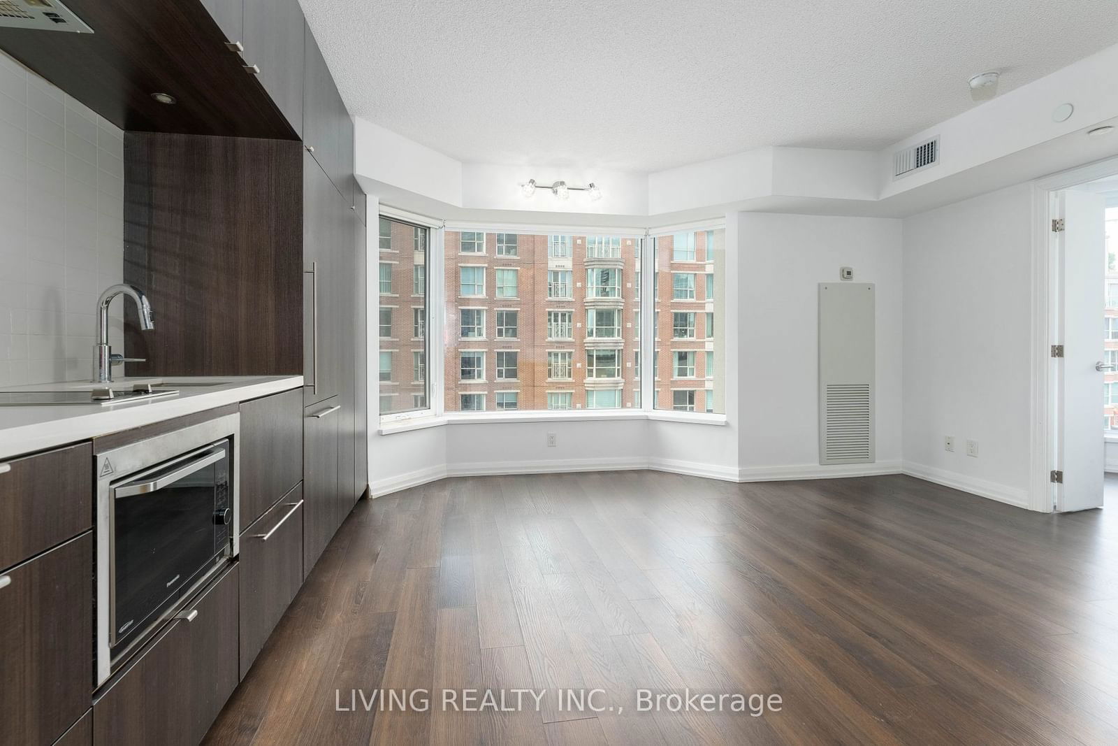 155 Yorkville Ave, unit 517 for rent - image #2