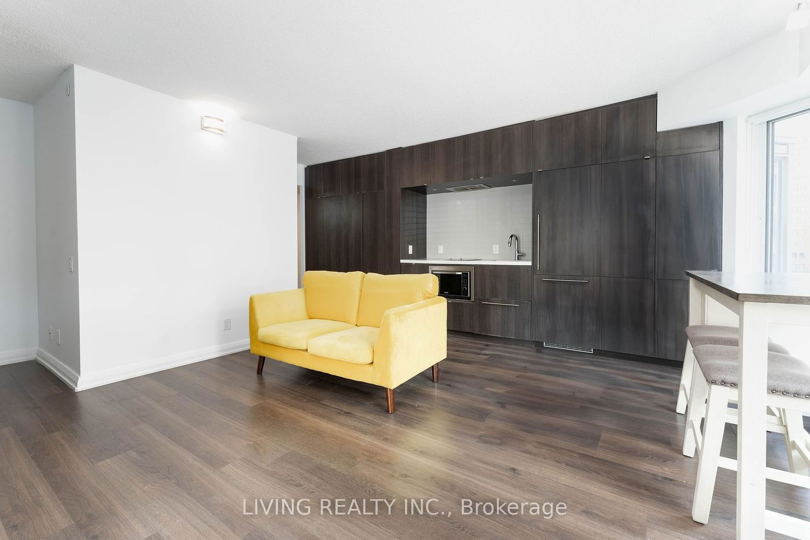 155 Yorkville Ave, unit 517 for rent - image #5