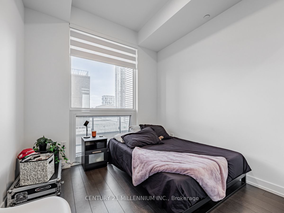 39 Roehampton Ave, unit 1203 for sale