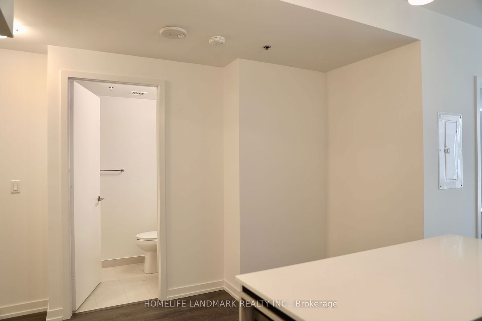 203 College St, unit 507 for rent - image #8