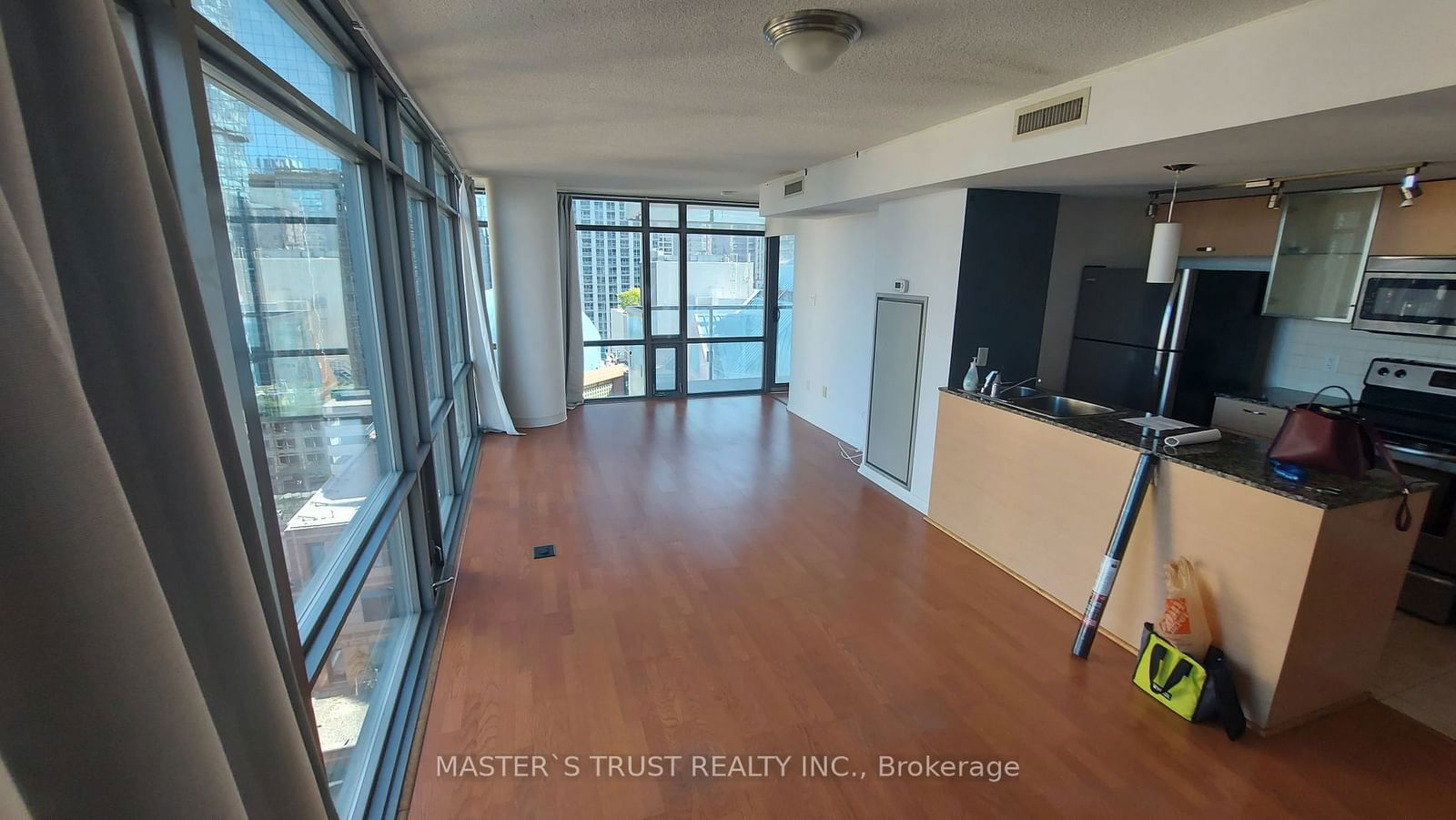 38 Grenville St, unit 1807 for rent - image #2