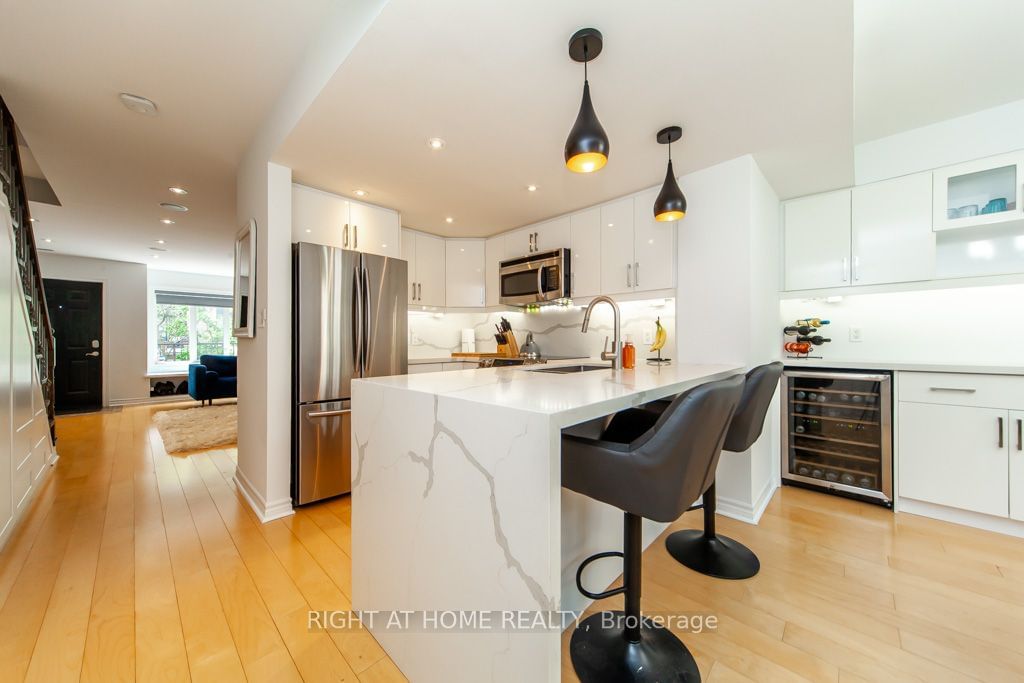 208 Niagara St, unit 36 for sale - image #14