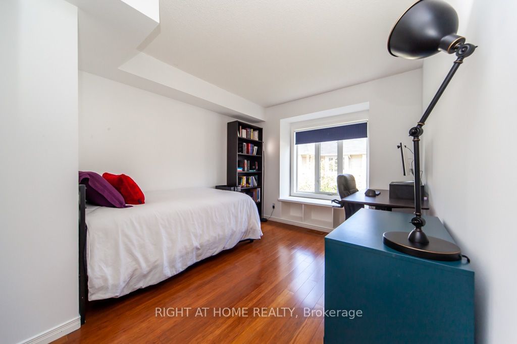 208 Niagara St, unit 36 for sale - image #26